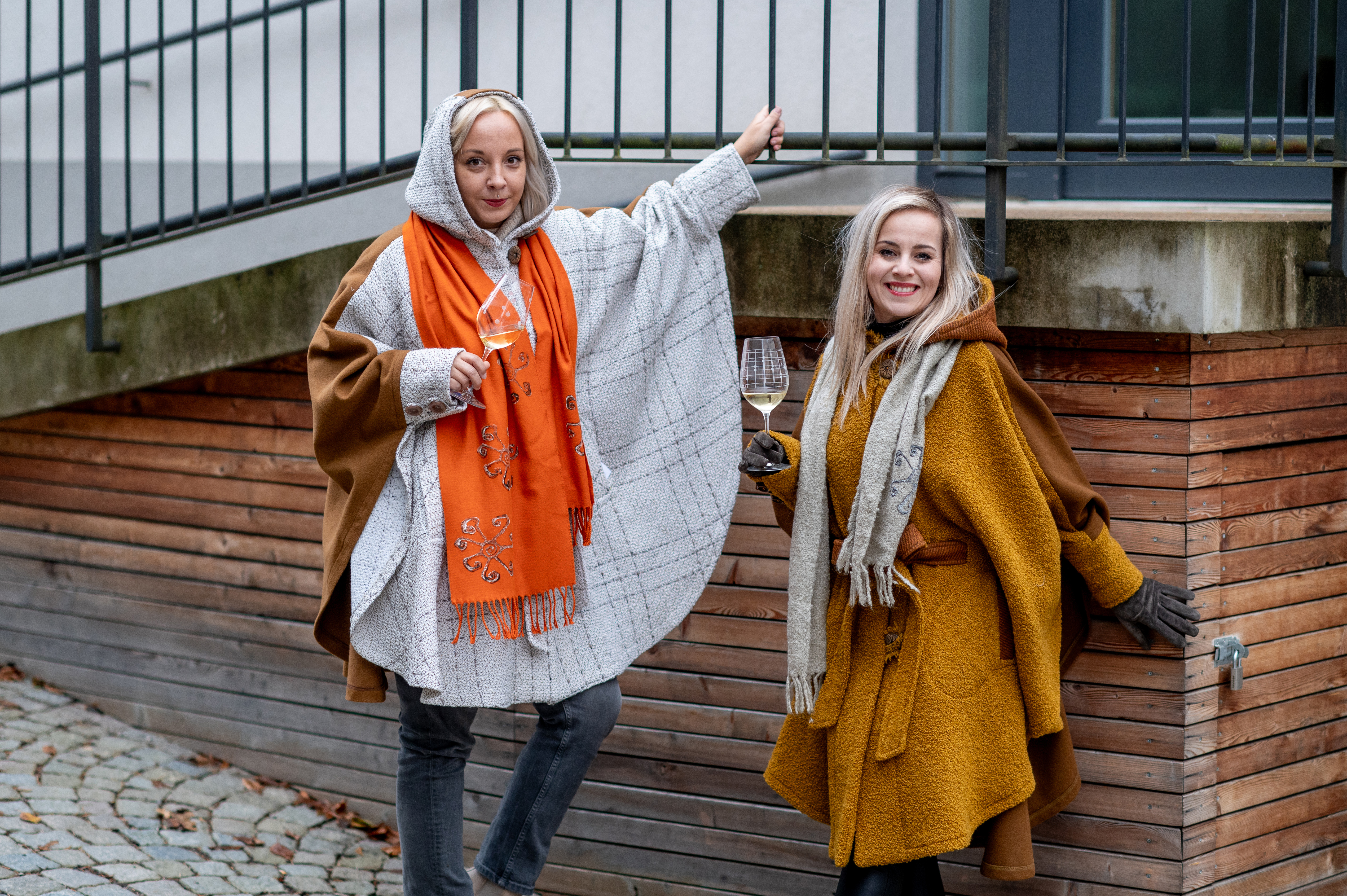 Vlněná pelerína - okrová